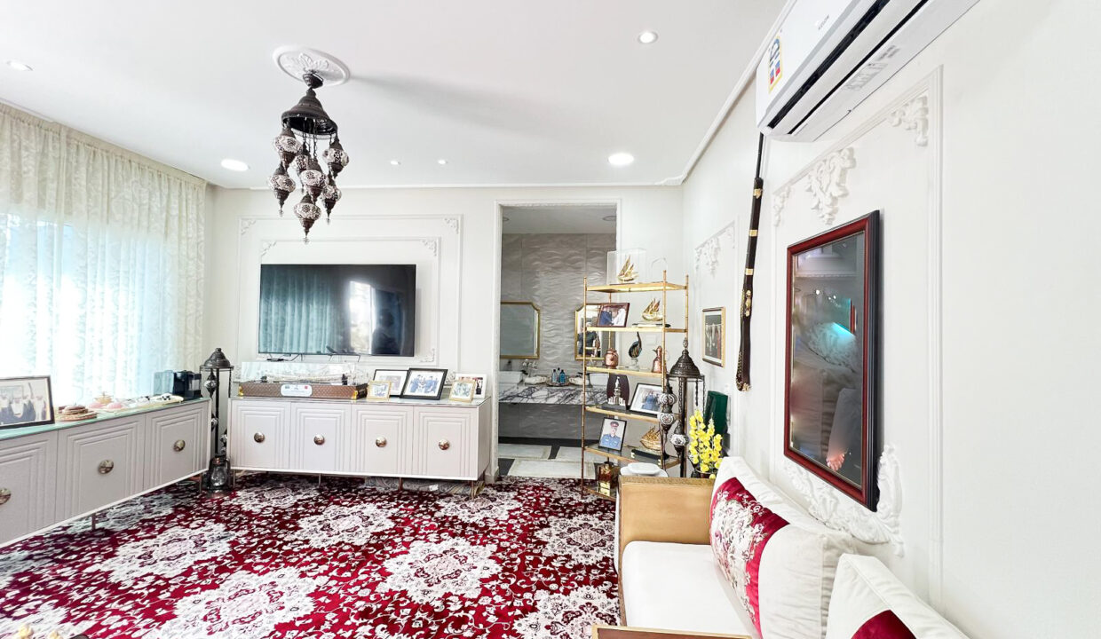 WhatsApp Image 2025-02-23 at 10.18.01