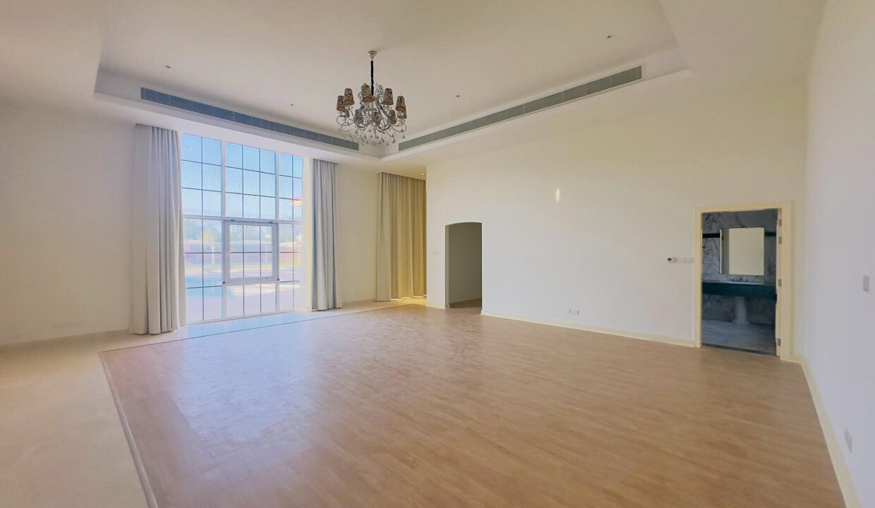 WhatsApp Image 2025-04-09 at 11.00.00 (7)