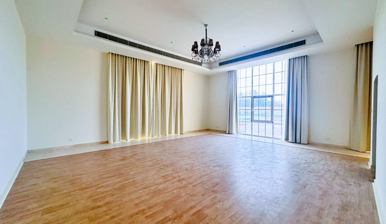 WhatsApp Image 2025-04-09 at 11.00.00 (8)