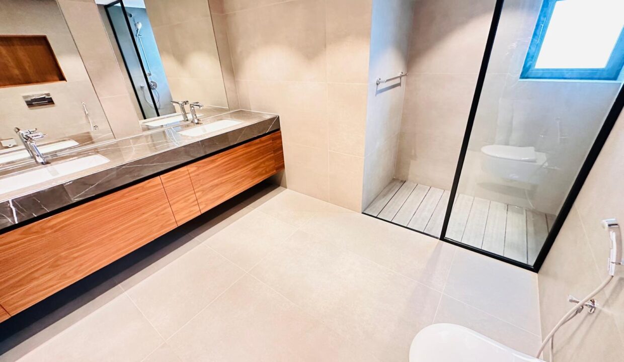 WhatsApp Image 2025-08-21 at 17.43.05 (15)