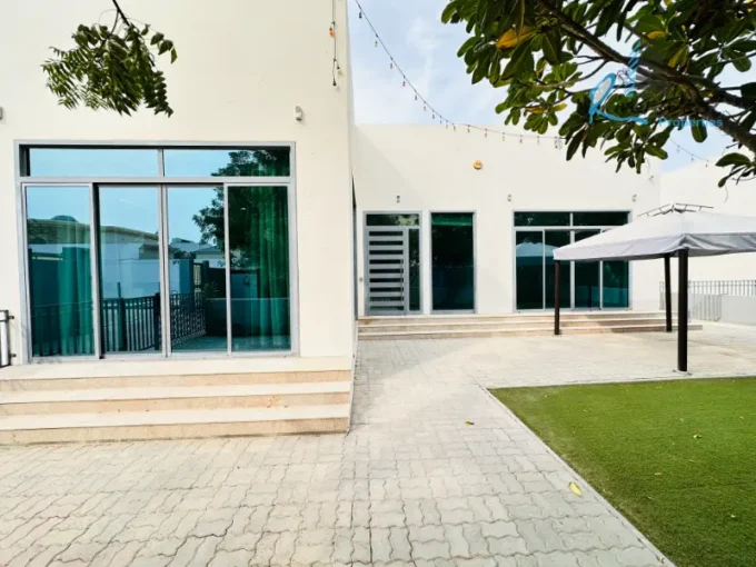 4 bedroom villa for rent in Saar with garden, pool, and semi-furnished interiors