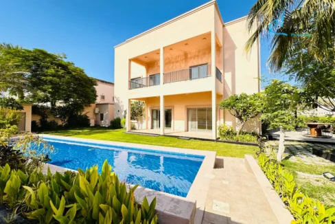 5 Bedroom Villa with Private Pool for Rent in Saar