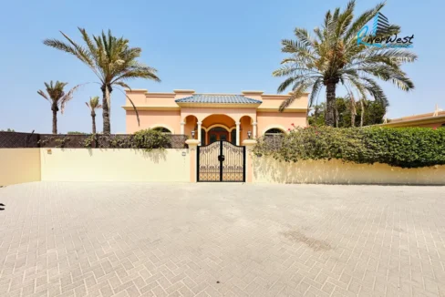 4 Bedroom Family Villa in Saar