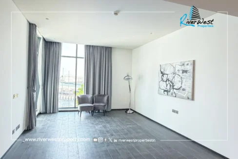 Harbour Row Apartment with Balcony