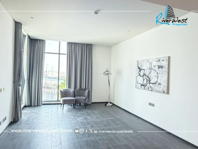 Harbour Row Apartment with Balcony