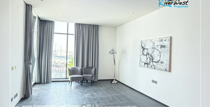 Harbour Row Apartment with Balcony