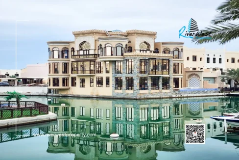 Luxury villa with outdoor terrace in Amwaj
